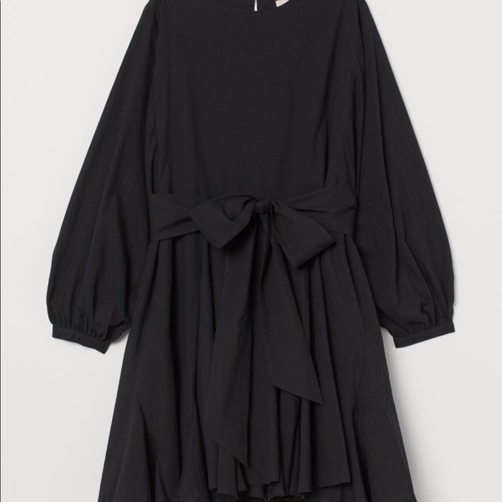 H&M black voluminous blogger dress
